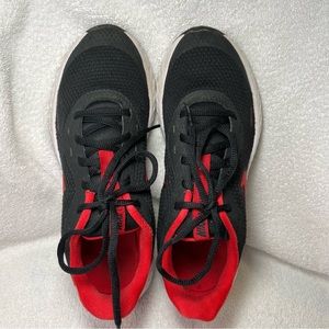 Nike Boys Revolution 5 BQ5671-017 Black Running Shoes Sneakers Size 6 Y